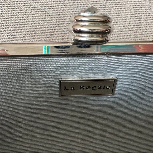 La Regale Elegant Silver Clutch Bag - Picture 9 of 15